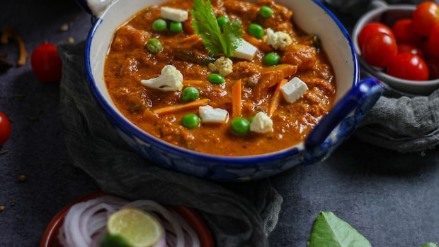 This Viral Egg Dish Looks Exactly Like Matar Paneer, And We Can’t Even