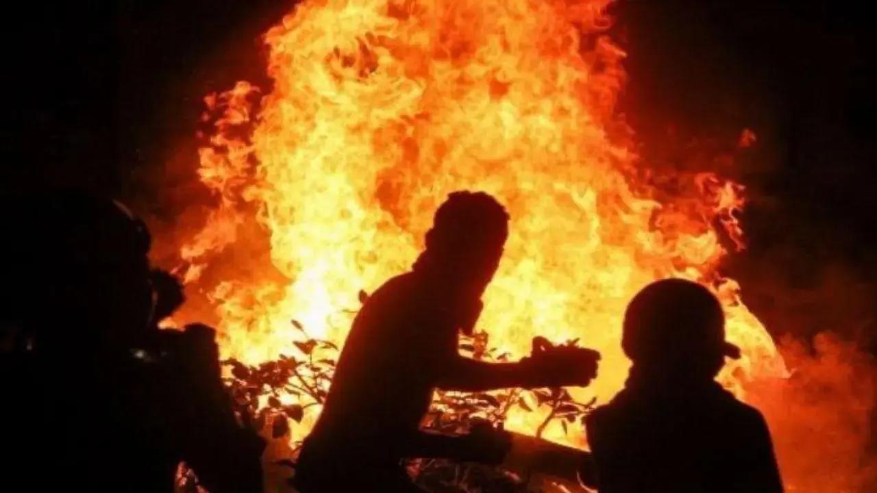 ​Mumbai: Fire breaks out in Santacruz building; no casualties reported 