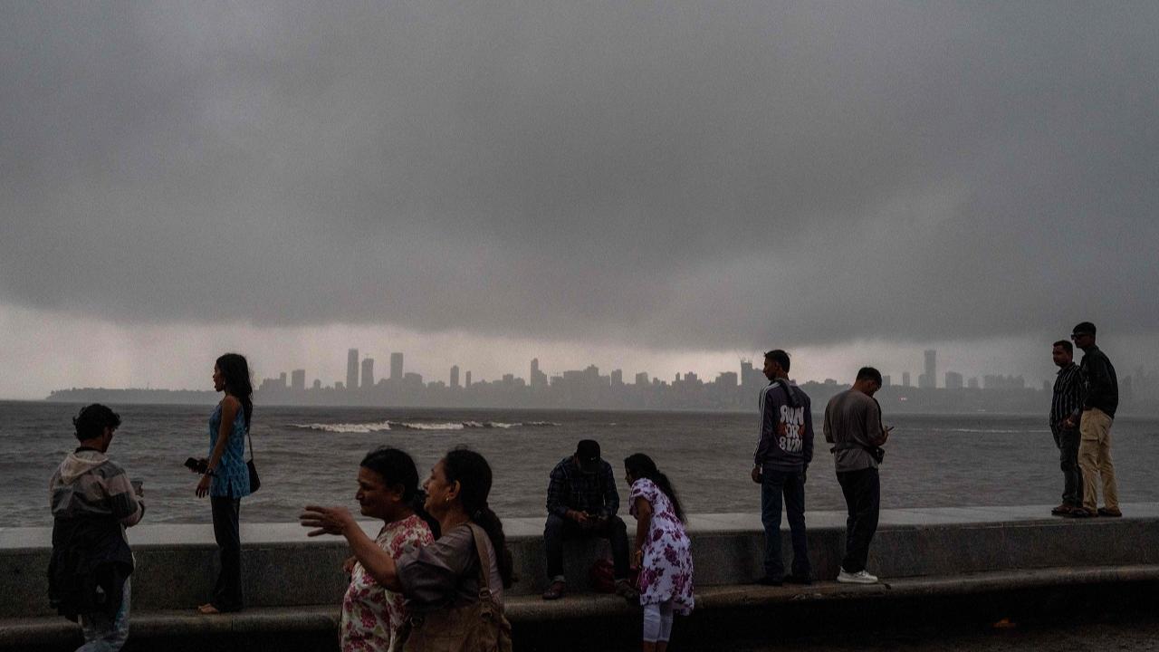 ​Mumbai weather updates: Cloudy skies and moderate rainfall likely today 