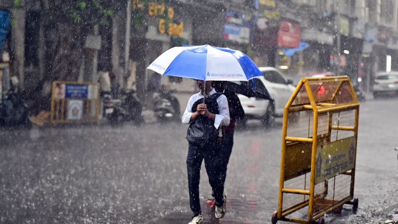 ​Mumbai weather updates: Light showers, thunderstorms likely today 