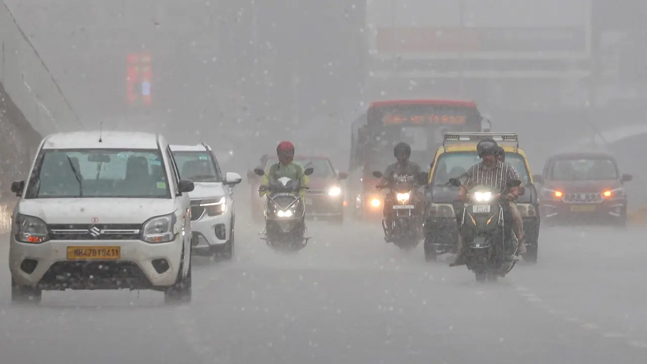 ​Mumbai weather updates: Cloudy skies, light rainfall likely today 