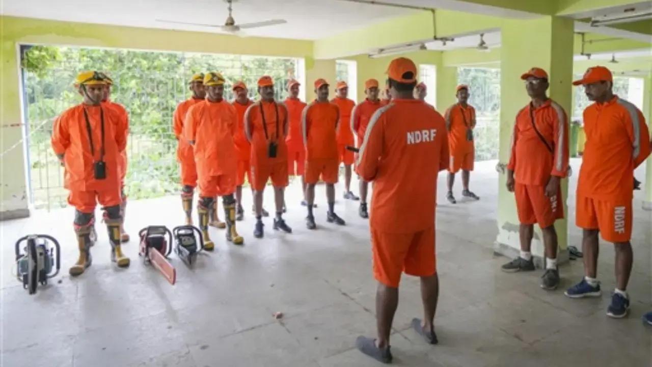 ​Stranded boat freed after 16-hour rescue operation in Surya river 