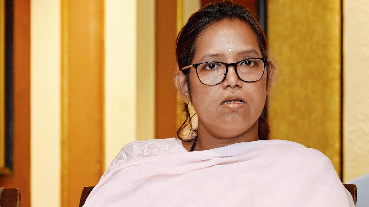 ​Congress slams ‘surrender govt’ over Adani land grab 