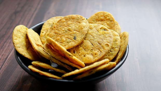 Moong Dal Mathri: A Crispy Treat That Pairs Perfectly With Chai (Recipe Inside)