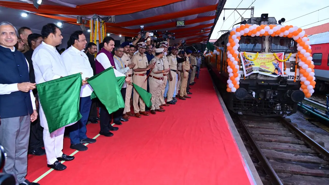 ​Maharashtra CM Fadnavis flags off the Chhatrapati Shivaji Maharaj Circuit train 