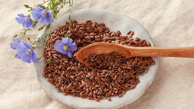 Women, Here’s Why You Should Add 1 Tablespoon Of Flaxseeds In Your Daily Diet