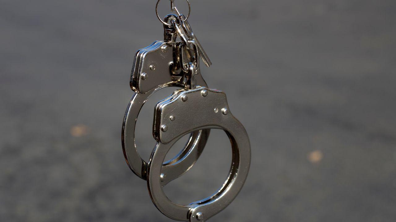 ​Thane: Security guards` supervisor held for taking bribe 