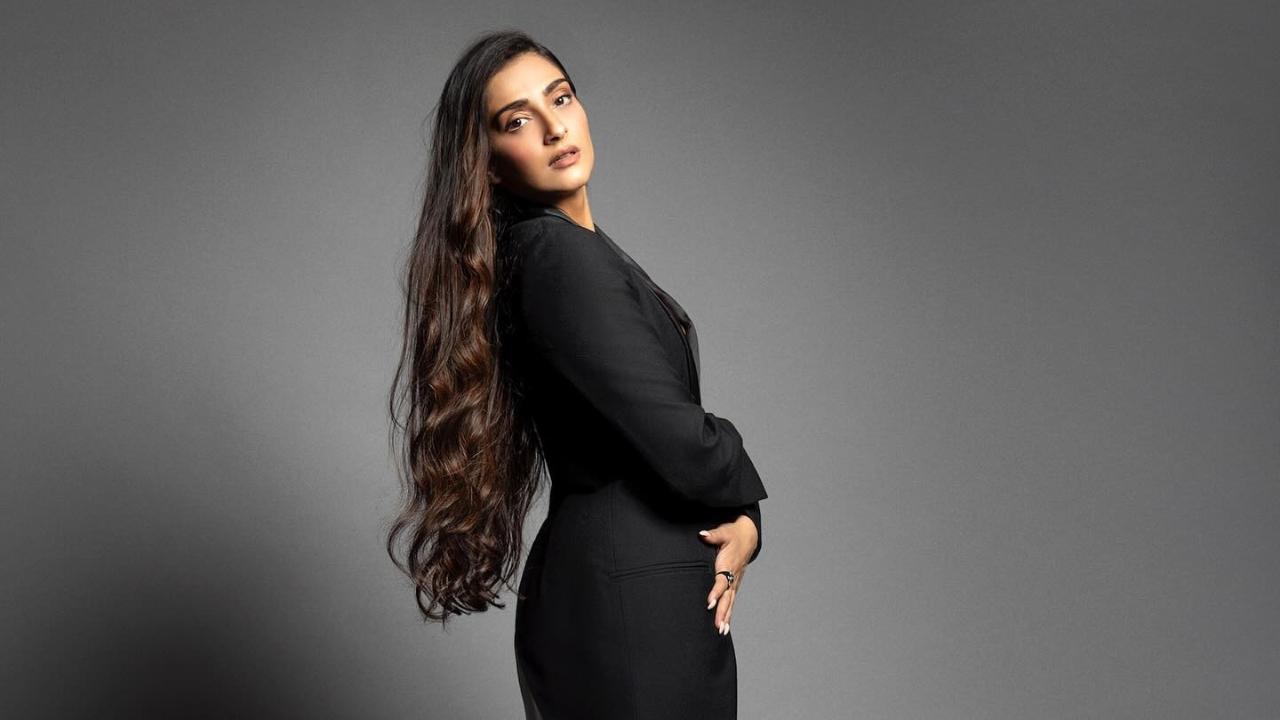 Sonam Kapoor chops 12 inches of her hair – WATCH 