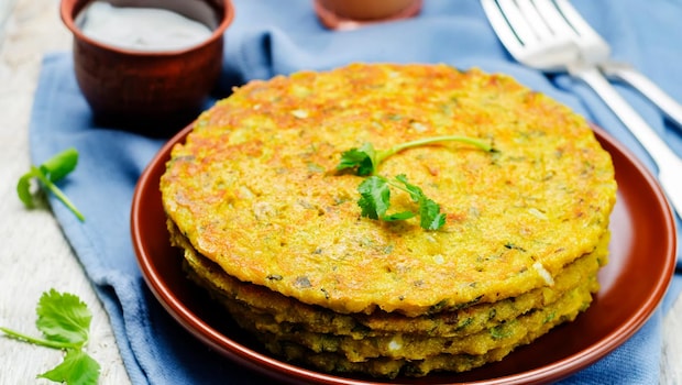Forget Gobhi Paratha, Try This High-Protein Gobhi-Paneer Cheela For Breakfast