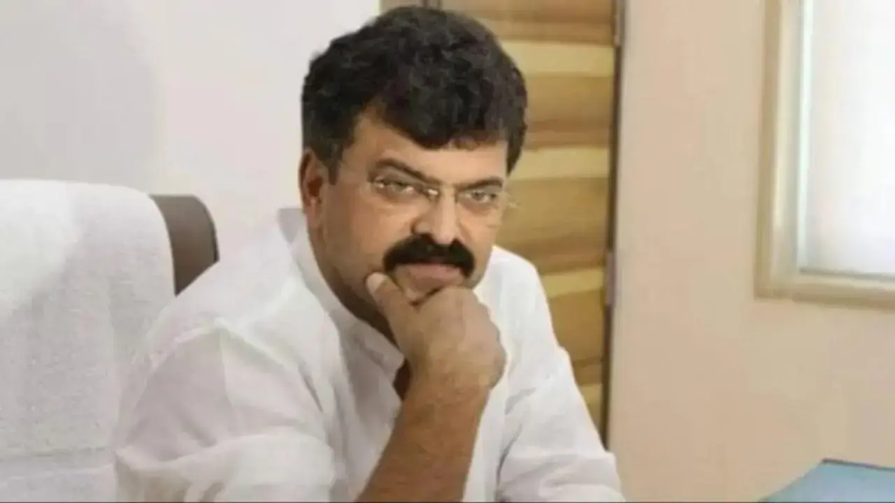 ​`Land of saints` being turned into `marketplace of wine`: Awhad on liquor policy 
