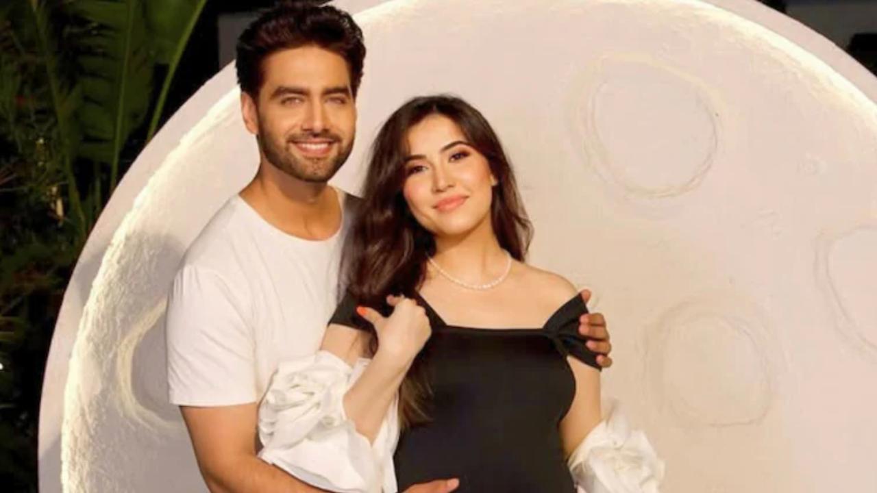 Yeh Rishta`s Rohit Purohit and Sheena Bajaj are blessed with a baby boy 