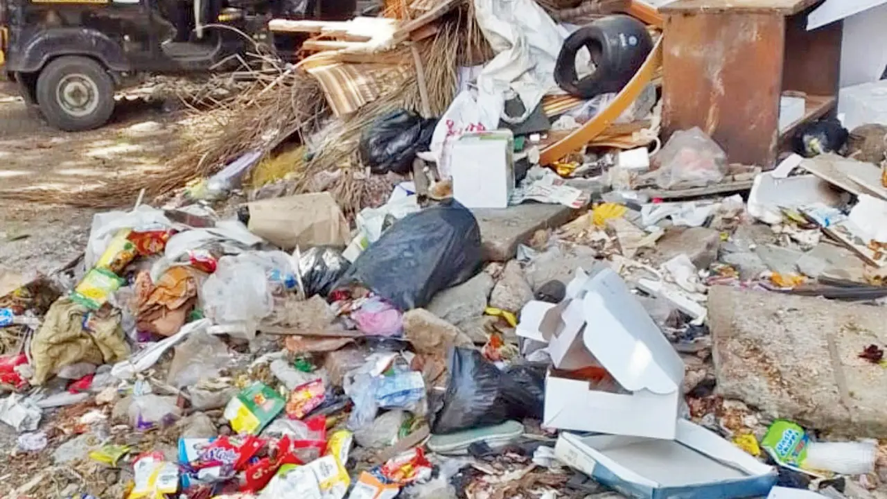 ​Khandwala compound residents lose patience as BMC fails to clear garbage heaps 