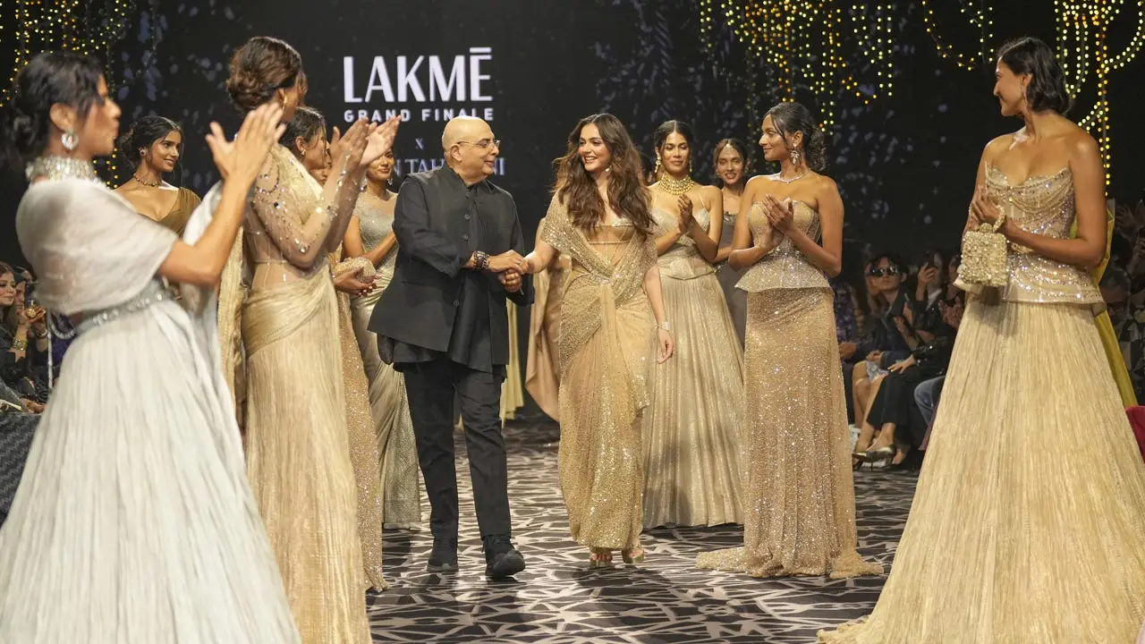 Aneet Padda dazzles in Tarun Tahiliani at Lakme Fashion Week finale 