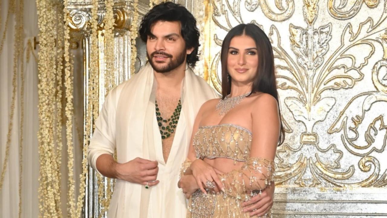 Tara Sutaria, Veer Pahariya walk hand-in-hand at Manish Malhotra`s Diwali bash 