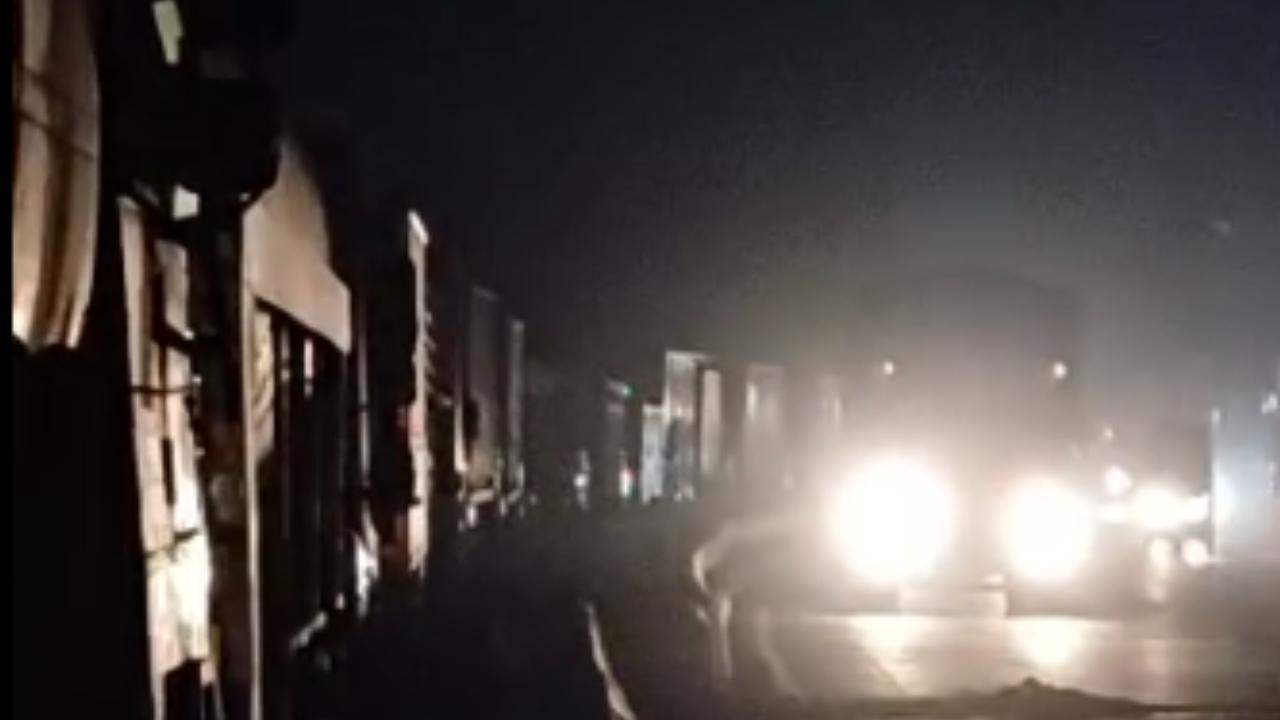​Buses with students stuck in Ghodbunder Road traffic, cops rush to rescue 