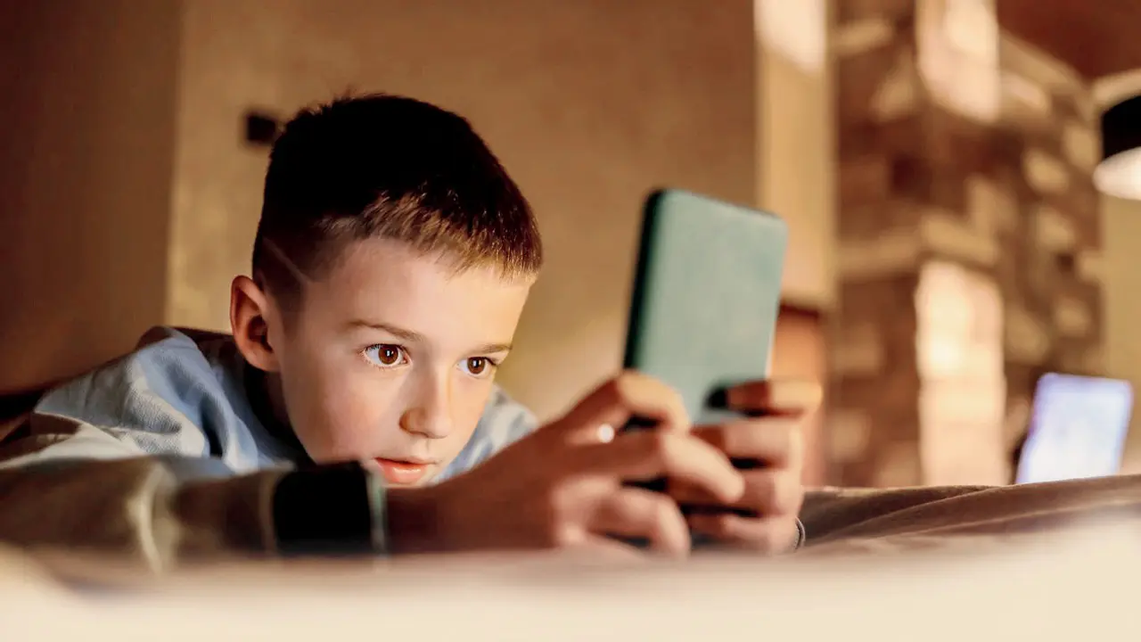 Maharashtra govt to form task force to combat digital addiction among children