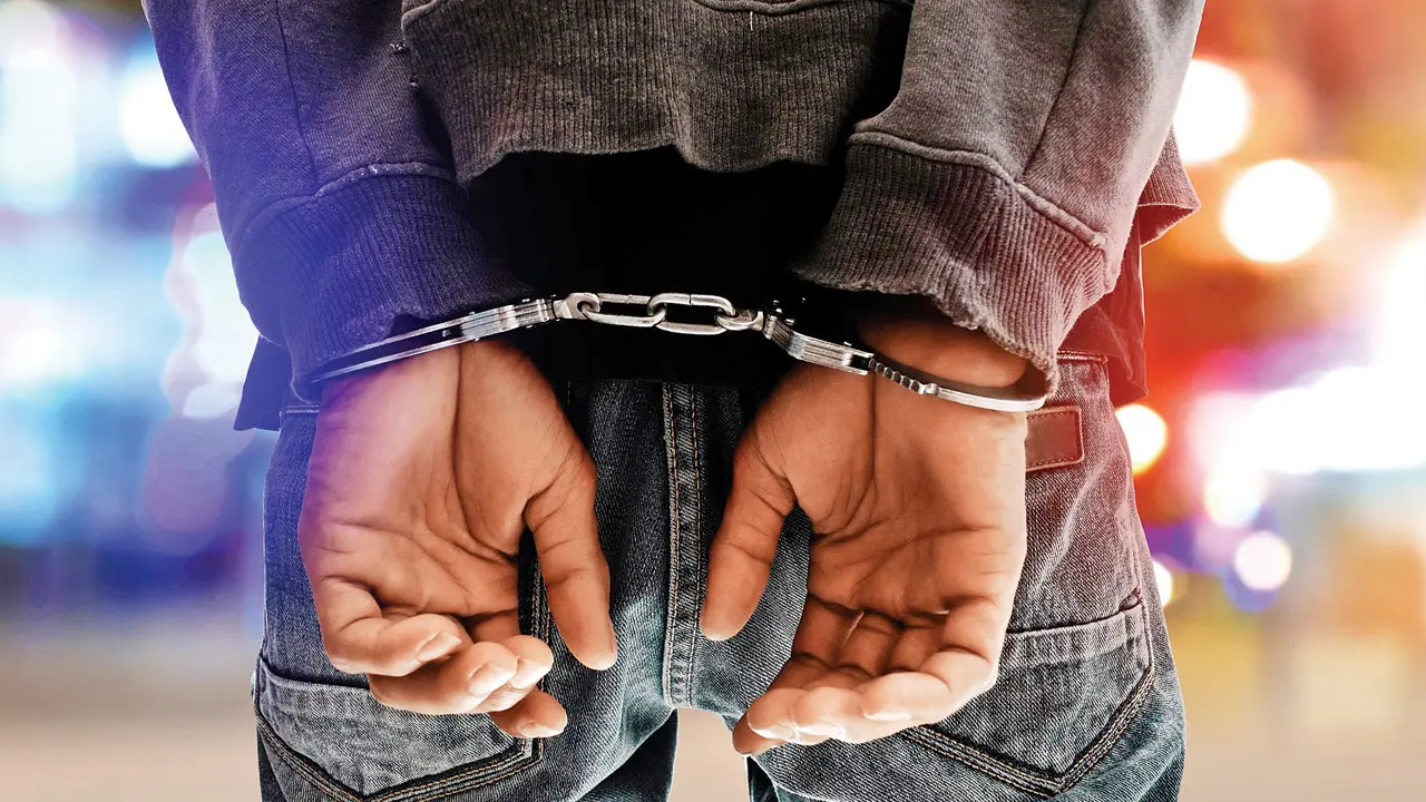 Thane Crime Branch busts Rs 2.44 crore vehicle rental mortgage racket