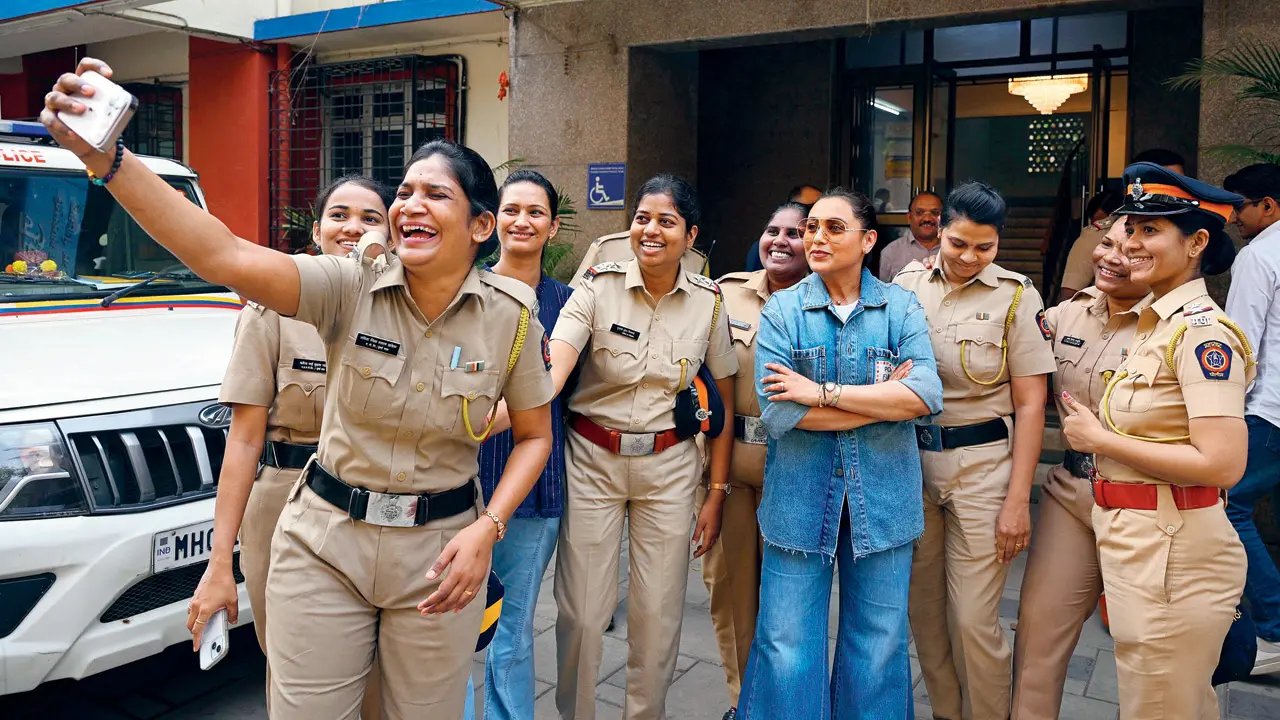 ​Sonali`s Society: Selfie squad 