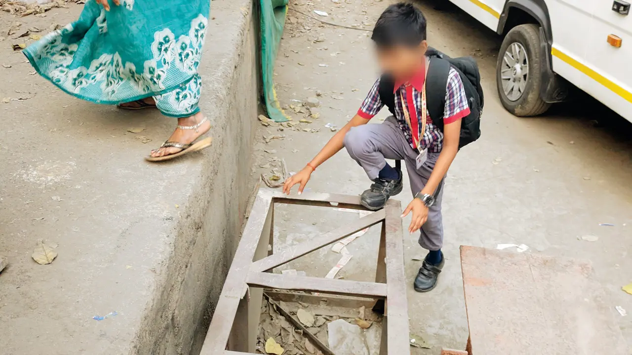 ​Metro work turns Gandhinagar junction into obstacle course for pedestrians 