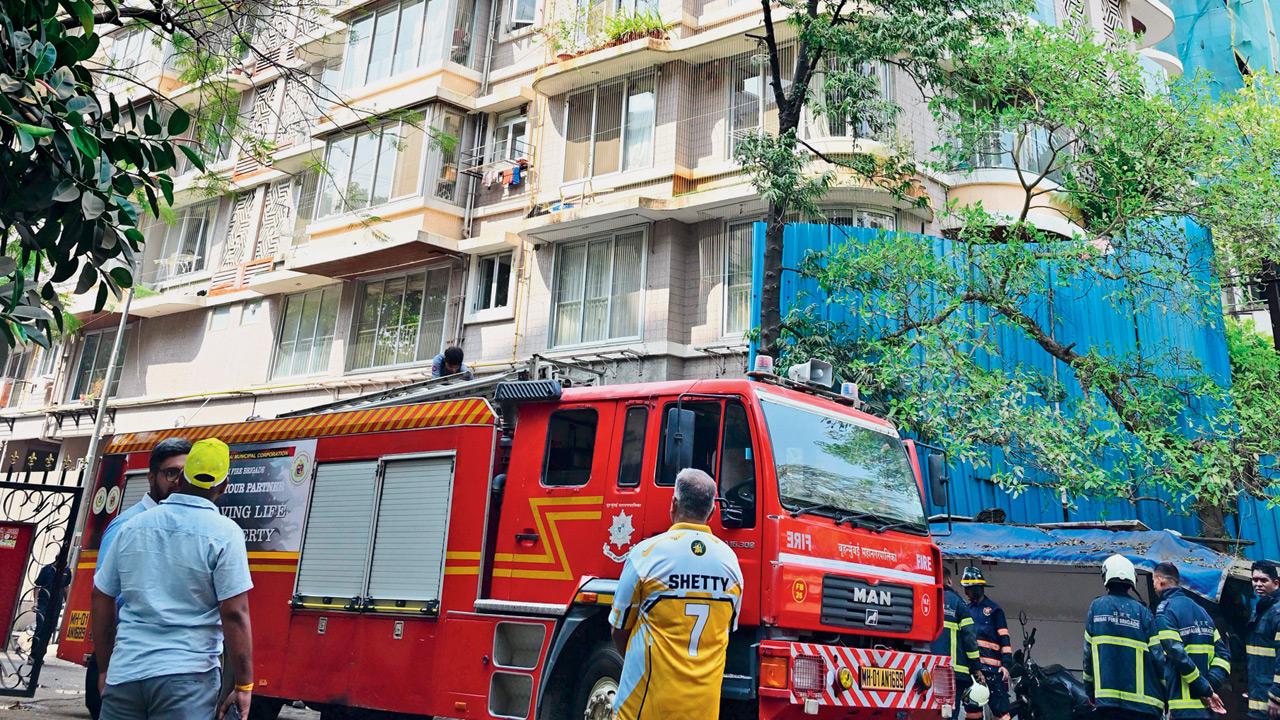 ​Mumbai: Fire on 13th floor of Vile Parle building leaves one dead 