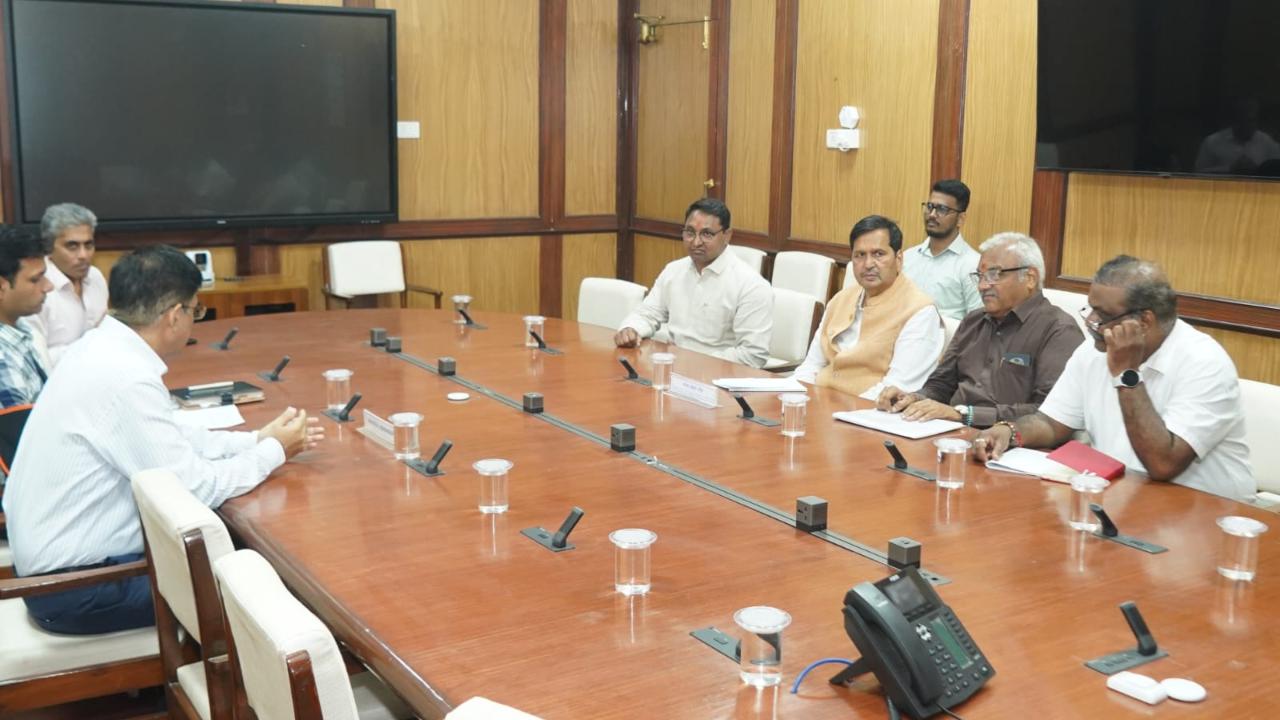 ​Three south Mumbai stations to be beautified, will soon also have sliding gates 