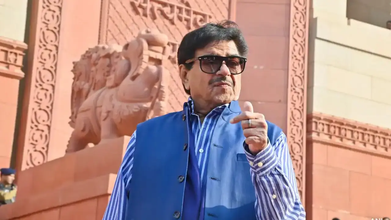 Shatrughan Sinha moves Bombay HC over misuse of his dialogue Khamosh 