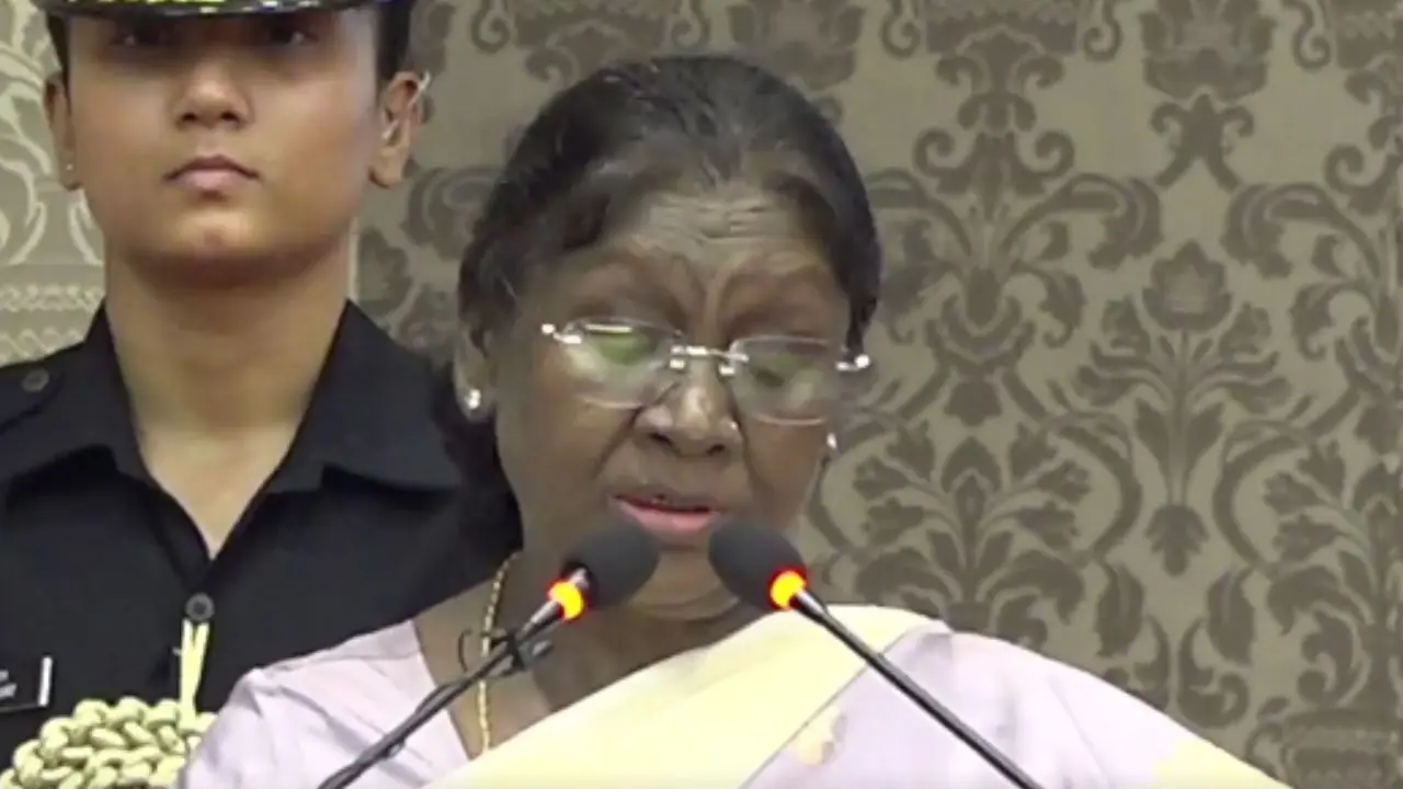 ​President Droupadi Murmu arrives in Mumbai for two-day Maharashtra visit 