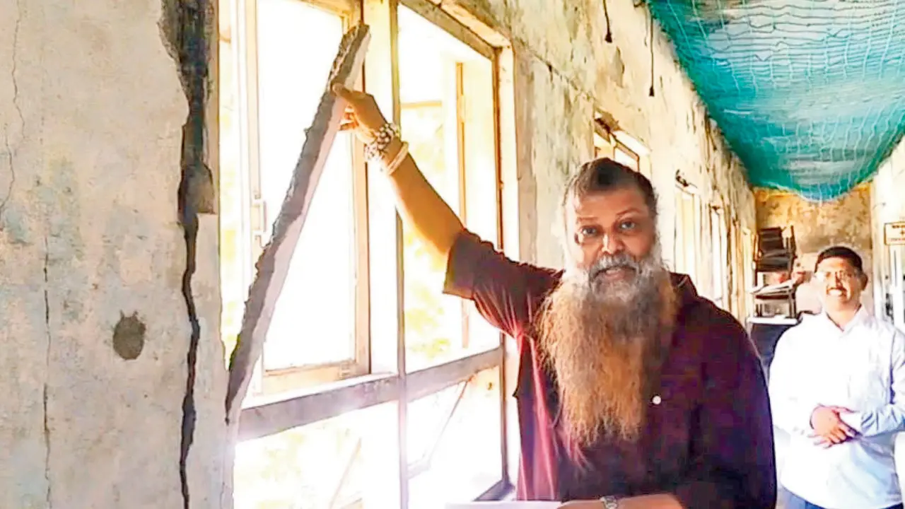 ​Crumbling roof, unsafe walls: Shocking conditions at Mumbai`s Bandra BEST depot 