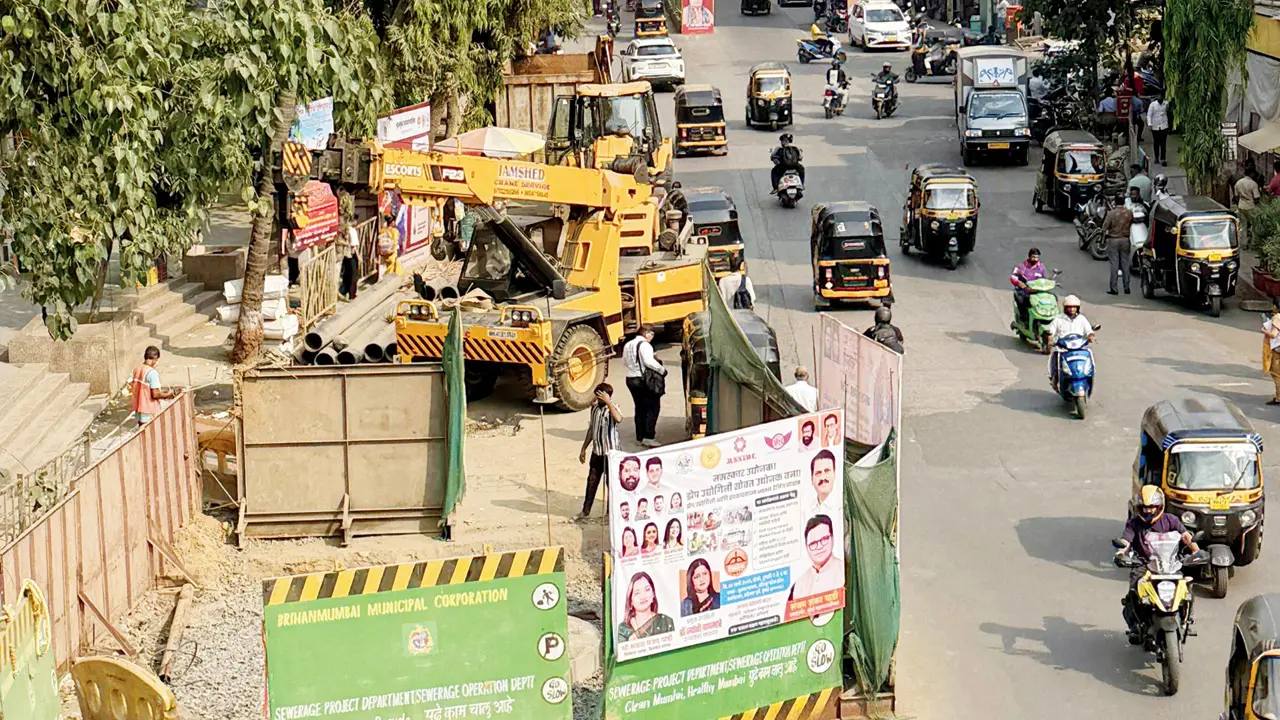 Borivali residents struggle as broken roads, missing footpaths create chaos