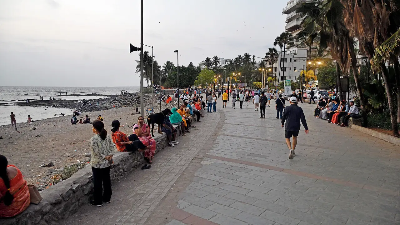 ​Bandra residents seek action to clear Carter Road promenade encroachments 