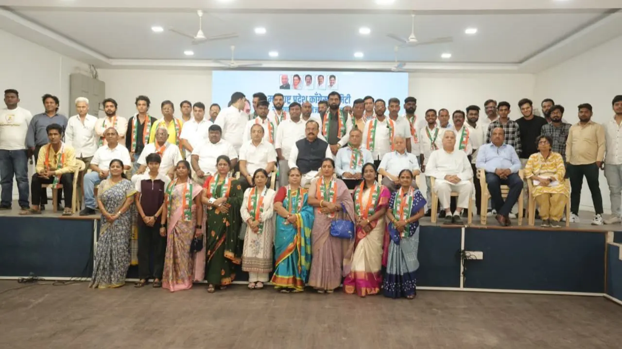 ​Mass exodus to Congress: Several BJP, Shiv Sena, VBA workers join party 