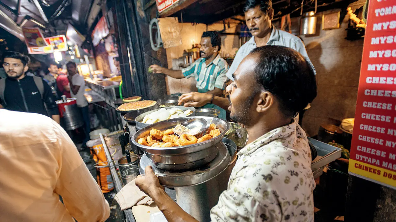 Mumbai’s iconic idli-vada vendors reel under commercial LPG shortage
