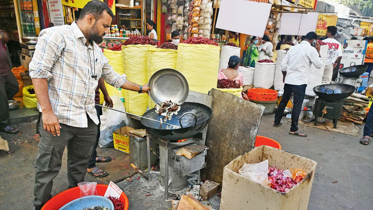 ​Mumbai’s eateries fight LPG crisis with creative fuel alternatives 