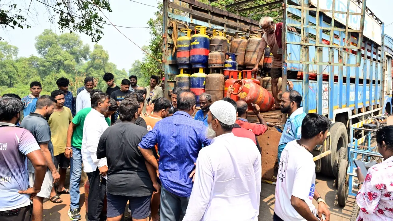 ​LPG crisis: Maharashtra sets up control rooms, forms panels to ensure supply 