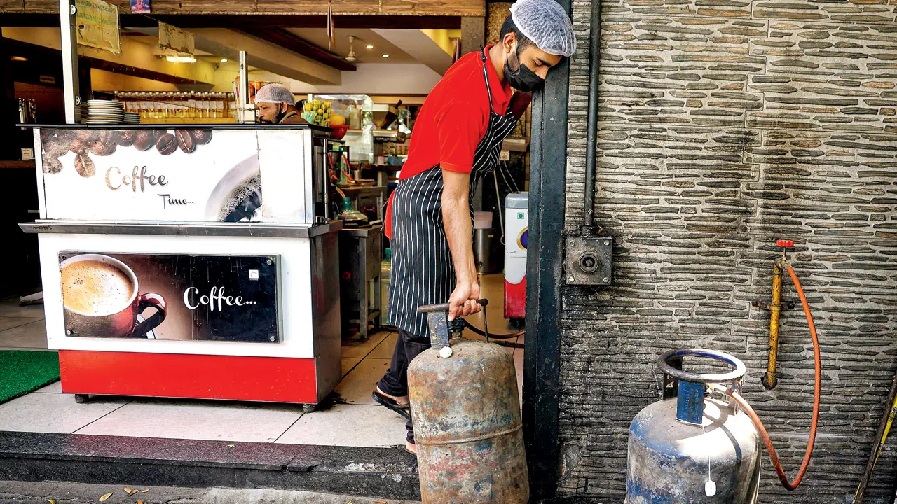 ​Will the LPG shortage shut Mumbai restaurant kitchens? 