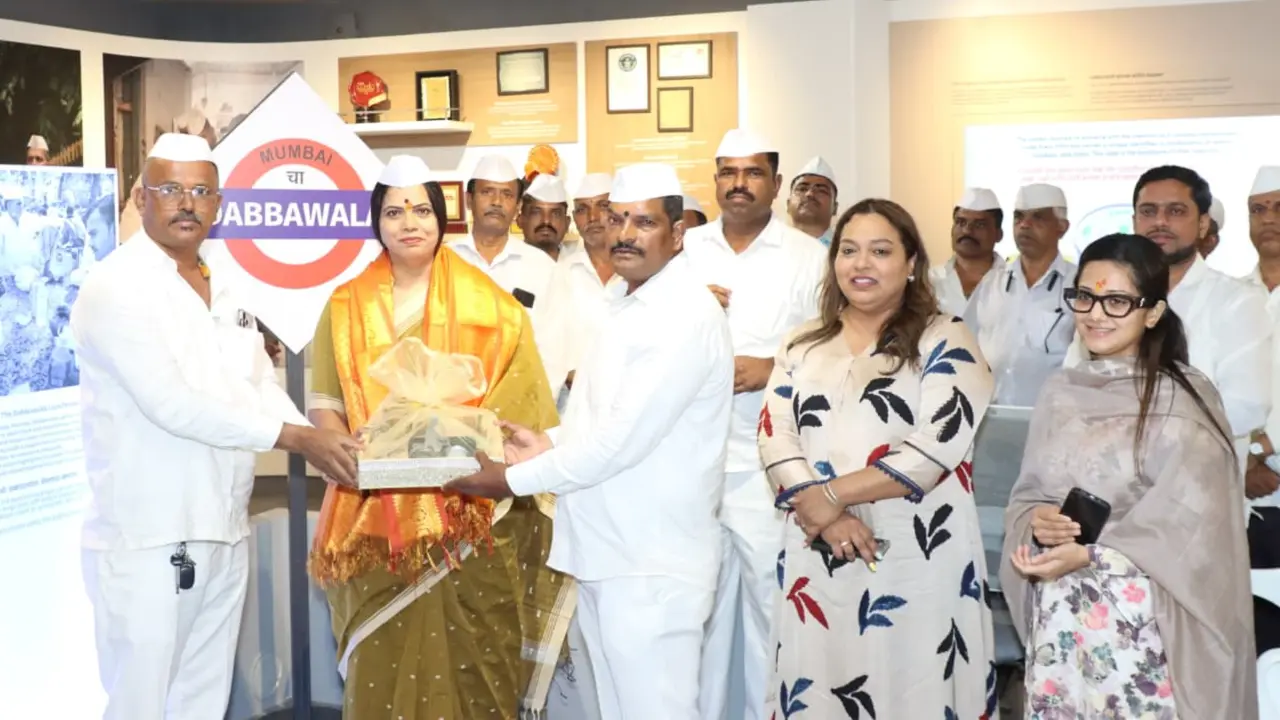 Mayor Ritu Tawde backs Mumbai dabbawalas, announces support and e-bike plan