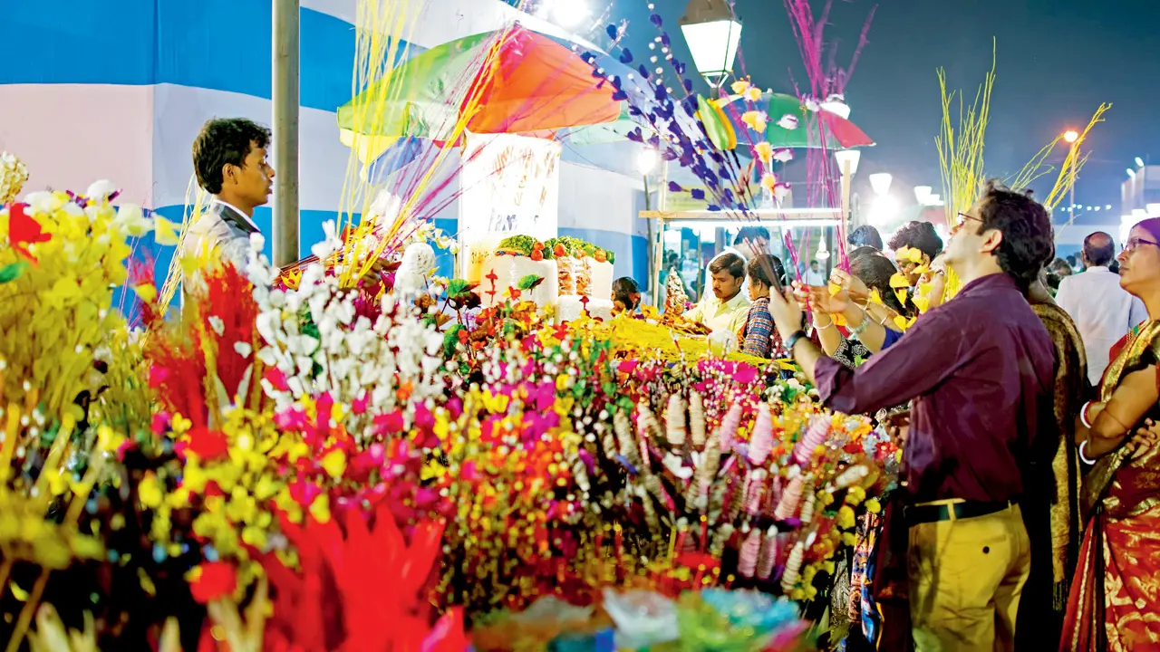 ​Maharashtra cracks down on plastic flowers in banquet halls and events 