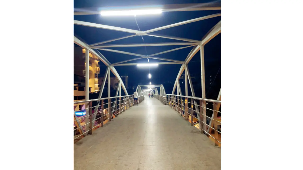 ​After years in the dark, Santacruz skywalk sees light installation 