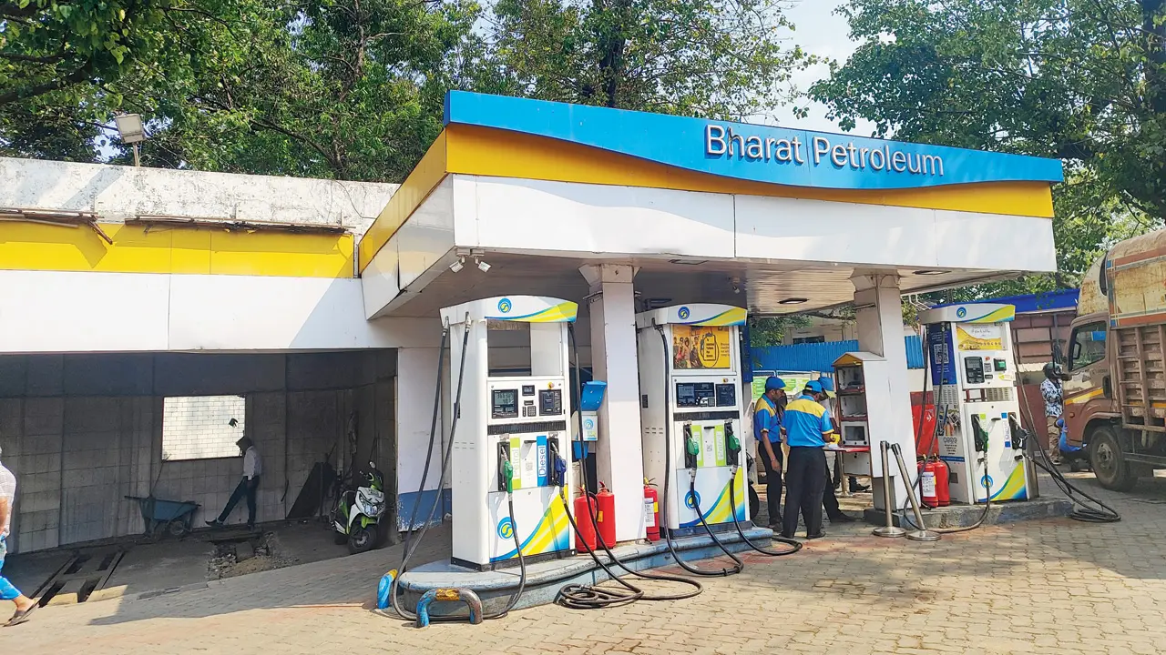 Dry tanks or dry rumours? Mumbai motorists and dealers report no fuel crisis