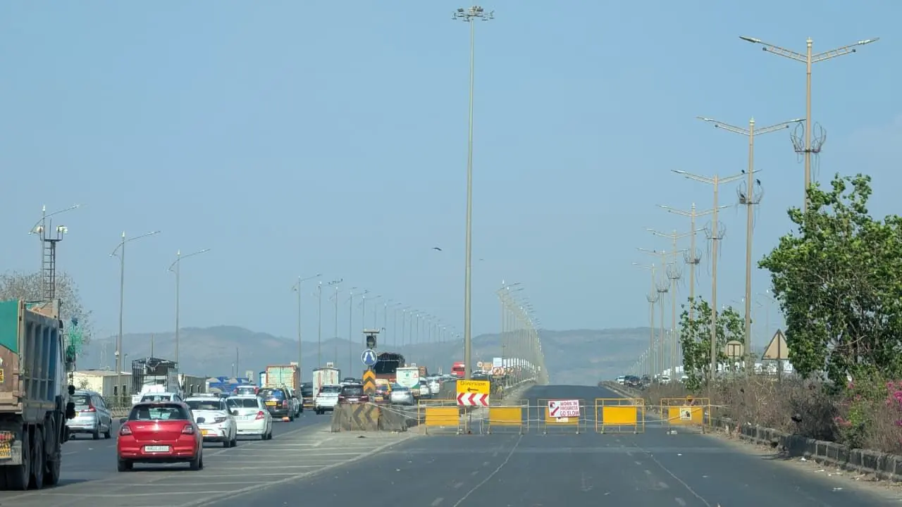 Two lanes of Vashi Bridge shut for repairs, expect delays towards Navi Mumbai