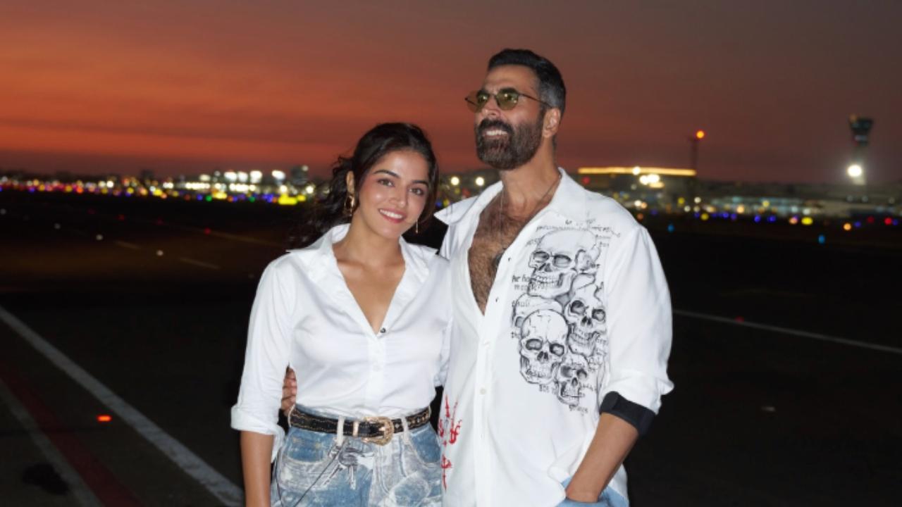 Watch Akshay Kumar & Wamiqa Gabbi`s sky-high entry at Bhooth Bangla promotions 