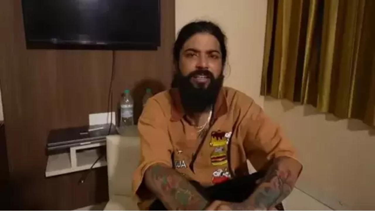 Bigg Boss 17`s Anurag Dobhal reveals that his leg feel numb after the car carsh