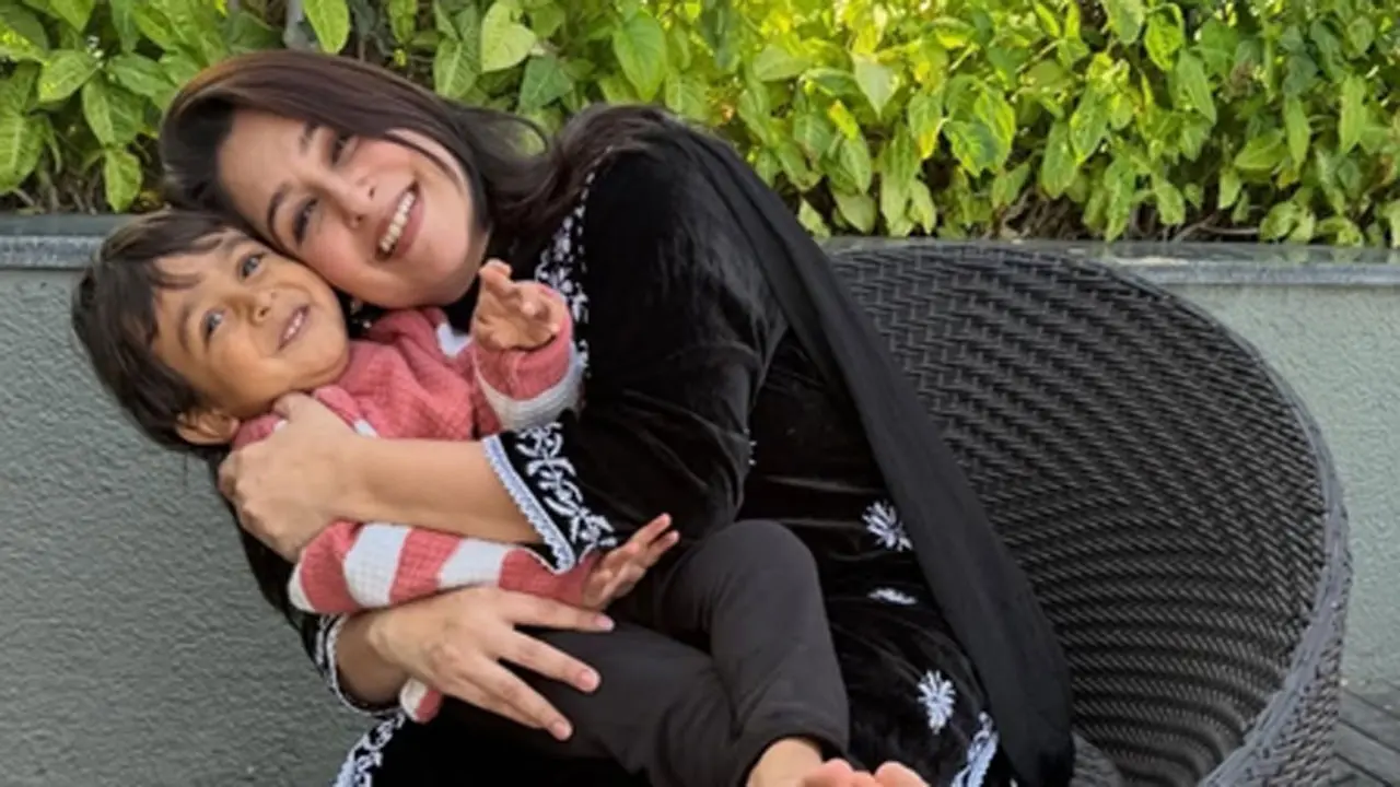 Dipika Kakar`s son sings Salman Khan’s `O O Jaane Jaana’ outside the star`s home 