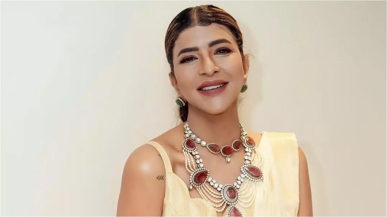 Lakshmi Manchu pens a note as brother Vishnu gets stranded in Dubai amid war