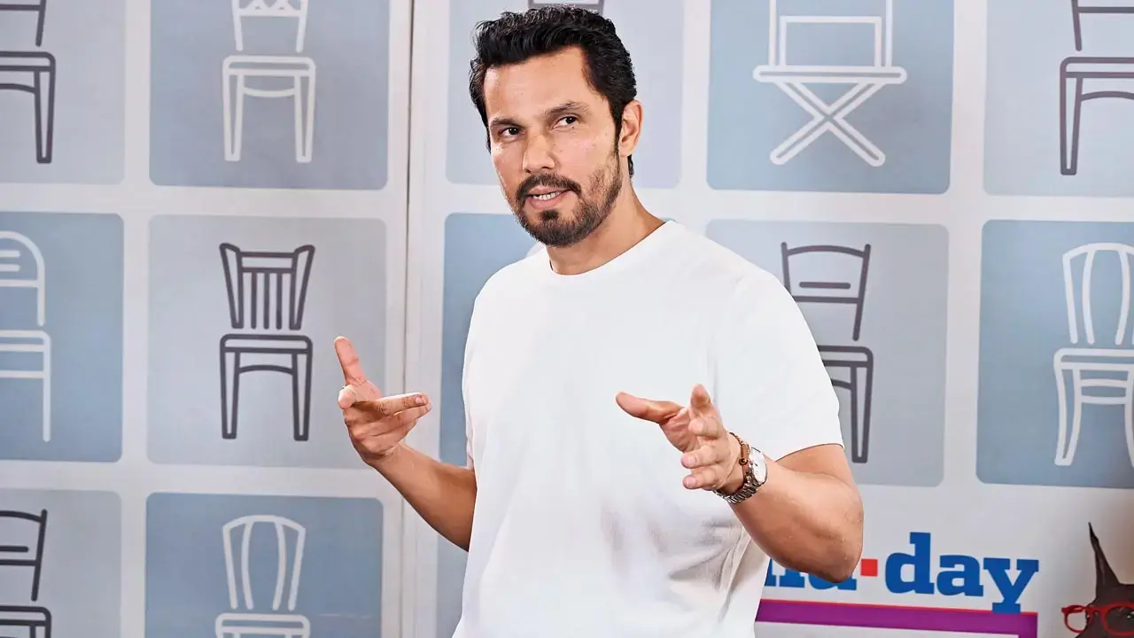 Randeep Hooda shares the stage with Haryanvi rapper Dhanda Nyoliwala 