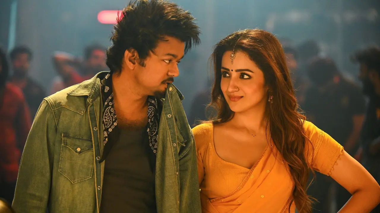 Do Thalapathy Vijay and Trisha have a massive age difference? Find out 