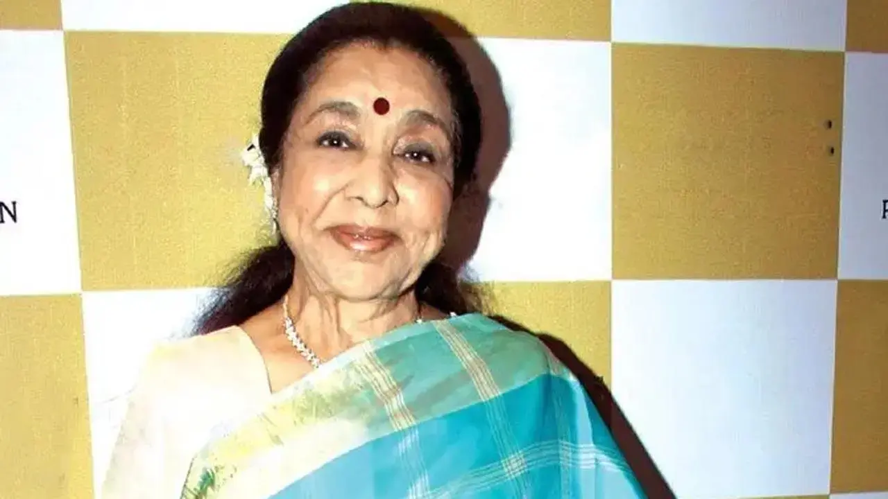 ​Asha Bhosle suffers heart attack, admitted to Breach Candy Hospital 