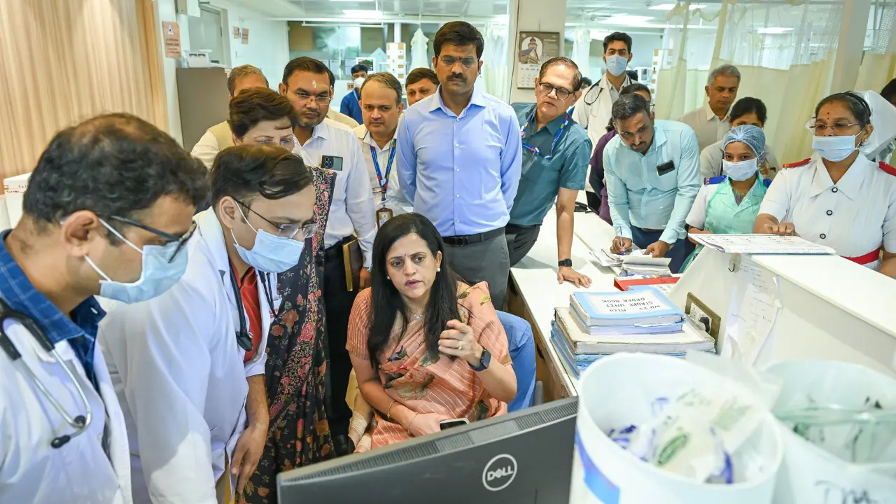 ​Mumbai civic chief orders KEM revamp, pushes patient-friendly digital services 