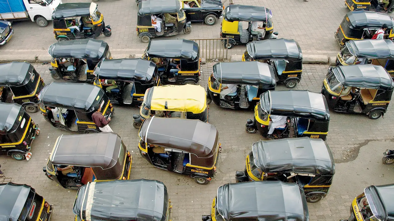 ​mid-day ASK THE GOVT: Autorickshaws refuse to stop 