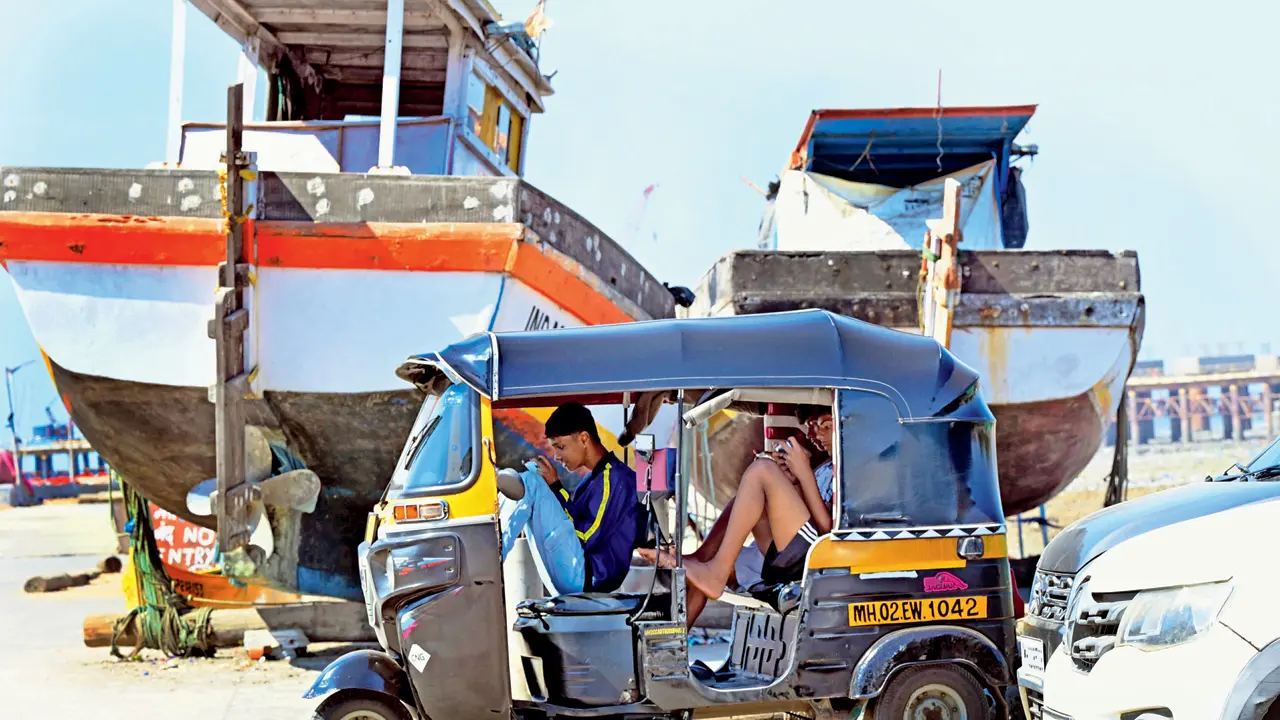 ​Politicians woo drivers as Marathi rule sparks new campaign push 